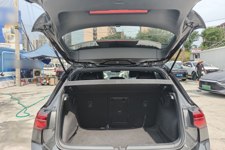 Volkswagen Golf 2022 car image #19