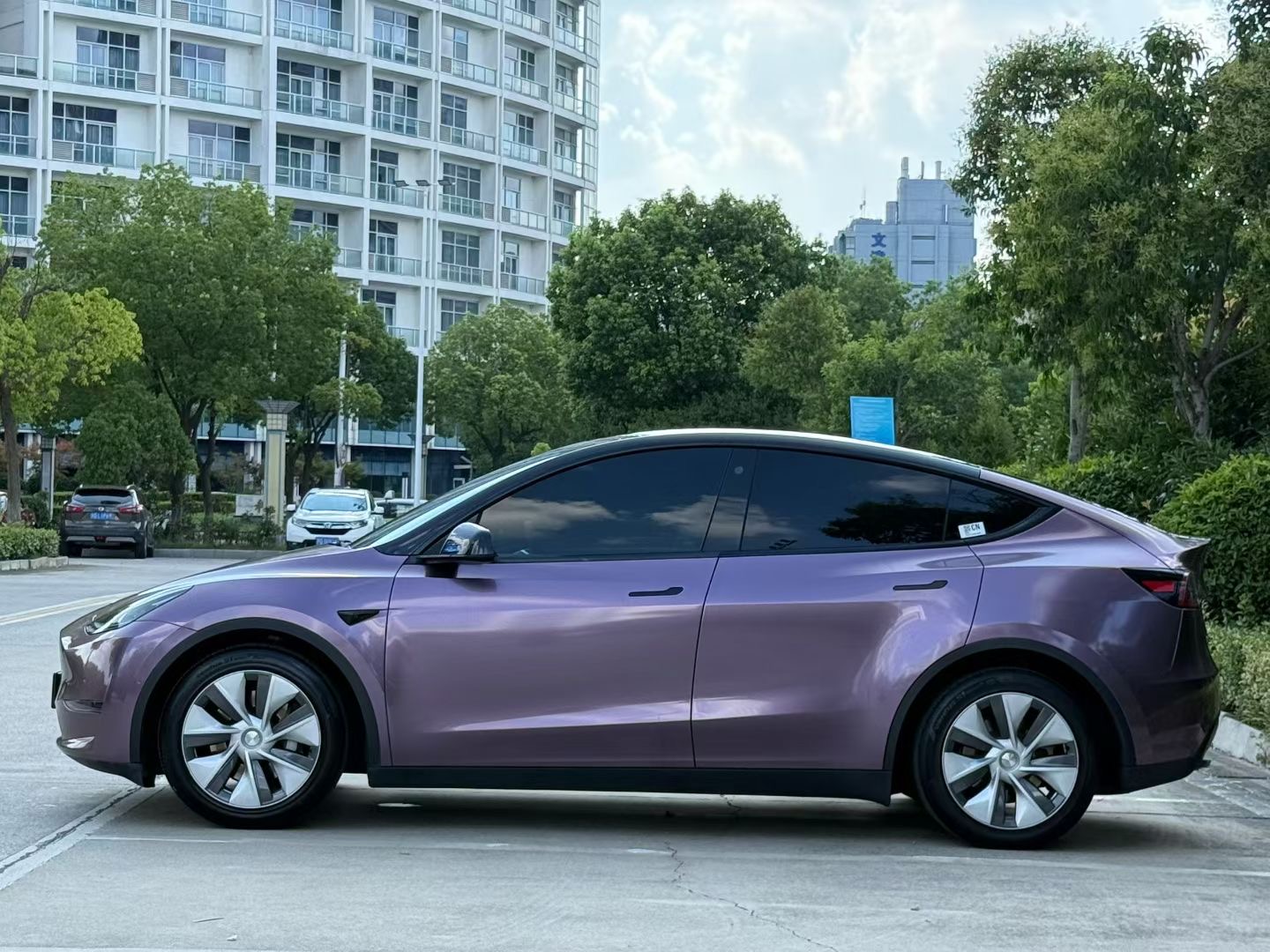 Tesla Model Y 2021 car image #3
