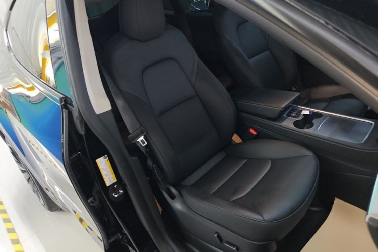 Tesla Model Y 2023 car image #24