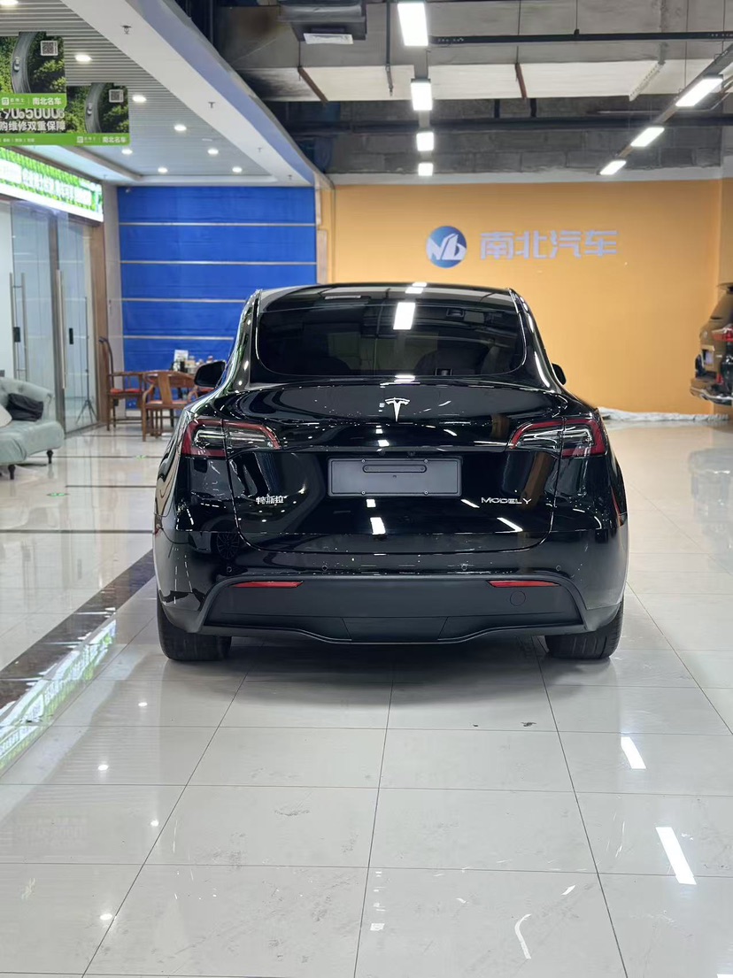 Tesla Model Y 2023 immagine di auto #3