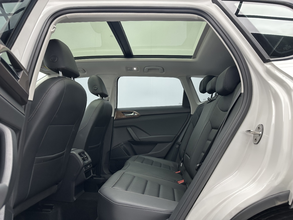 Volkswagen Tharu 2022 car image #6