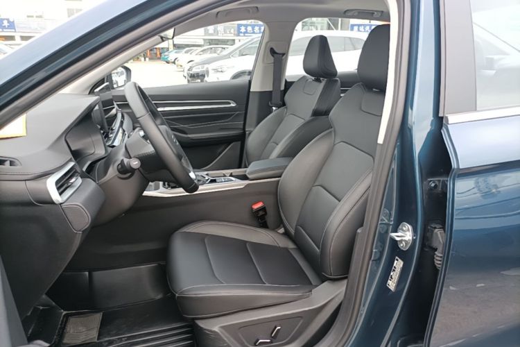 GEELY Emgrand 2025 #15 GEELY Emgrand 2025 car image #15