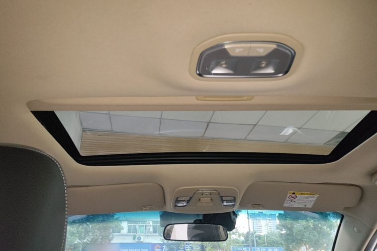 GEELY Emgrand 2019 car image #18