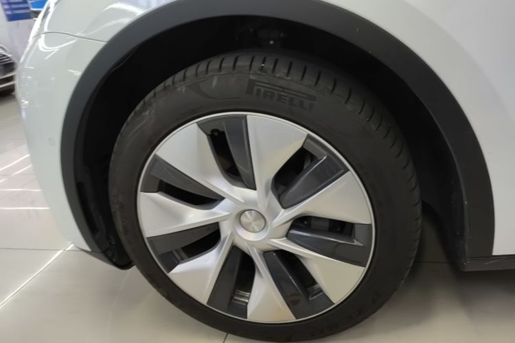 Tesla Model Y 2023 #9 Tesla Model Y 2023 car image #9