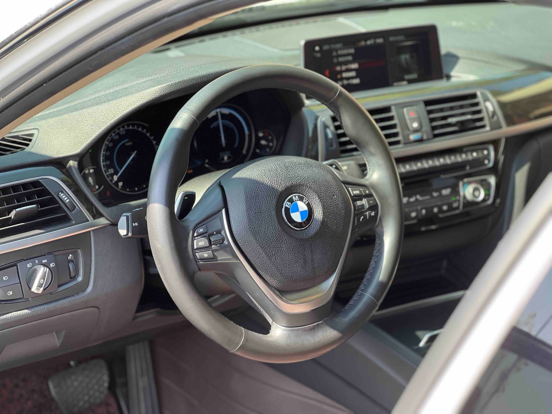BMW 3 Series 2017 изображение автомобиля #9