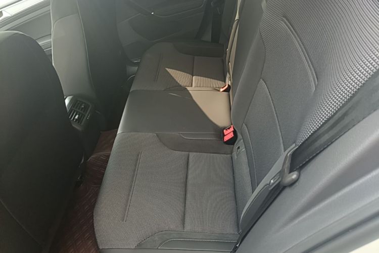 Volkswagen Golf 2018 car image #13