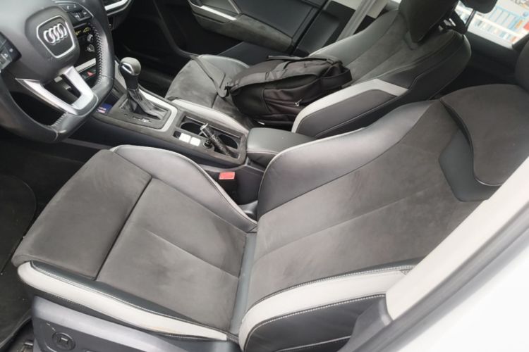 Audi Q3 2022 car image #19