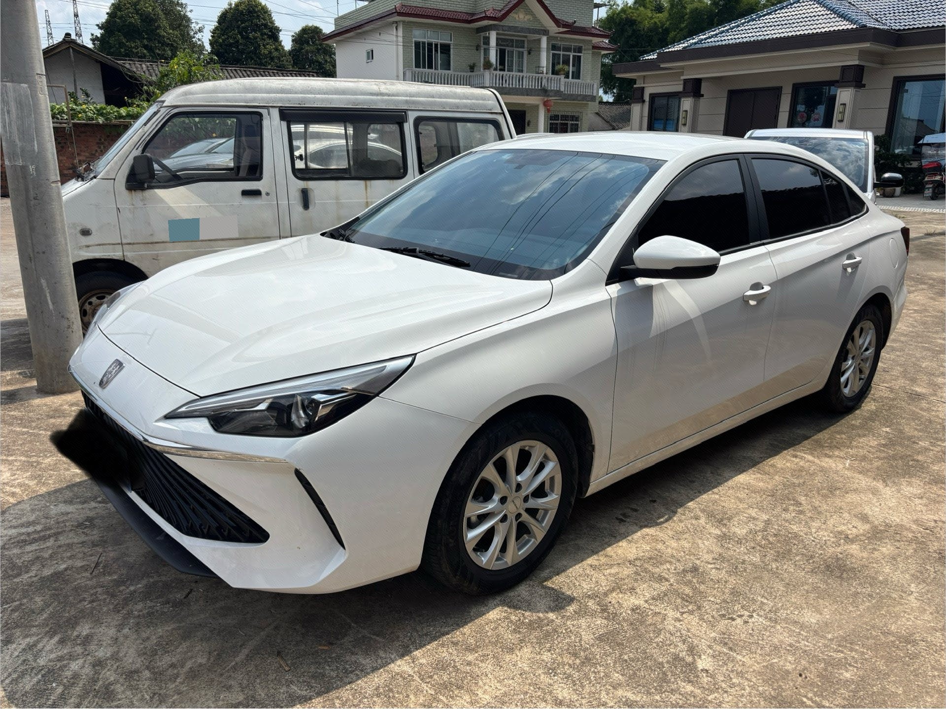 Roewe i5 2024 car image 