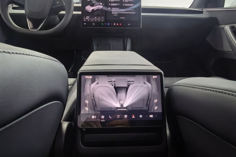 Tesla Model Y 2026 #16 Tesla Model Y 2026 car image #16