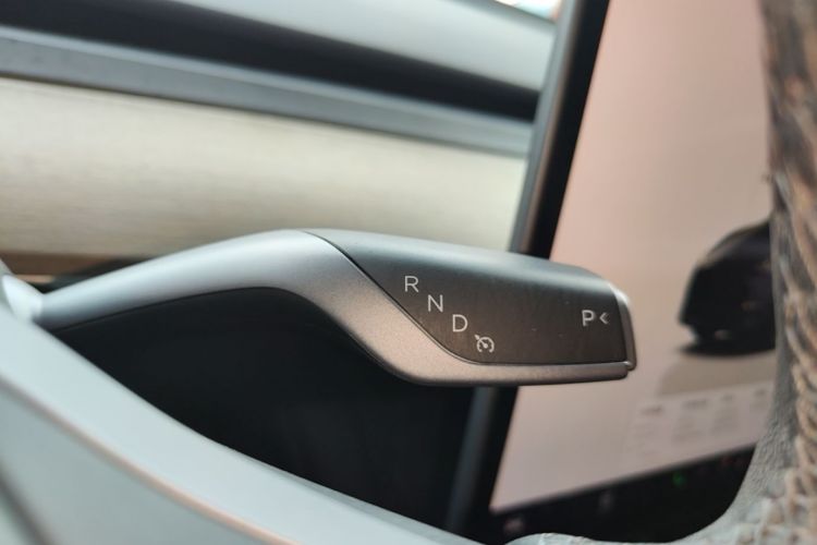 Tesla Model Y 2022 #18 Tesla Model Y 2022 car image #18