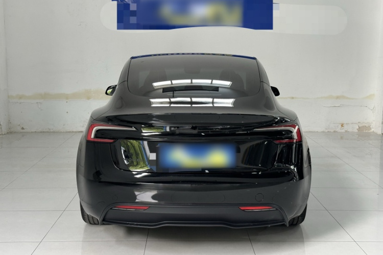 Tesla Model 3 2026 car image #3