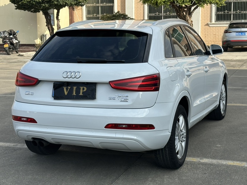 Audi Q3 2016 car image #9