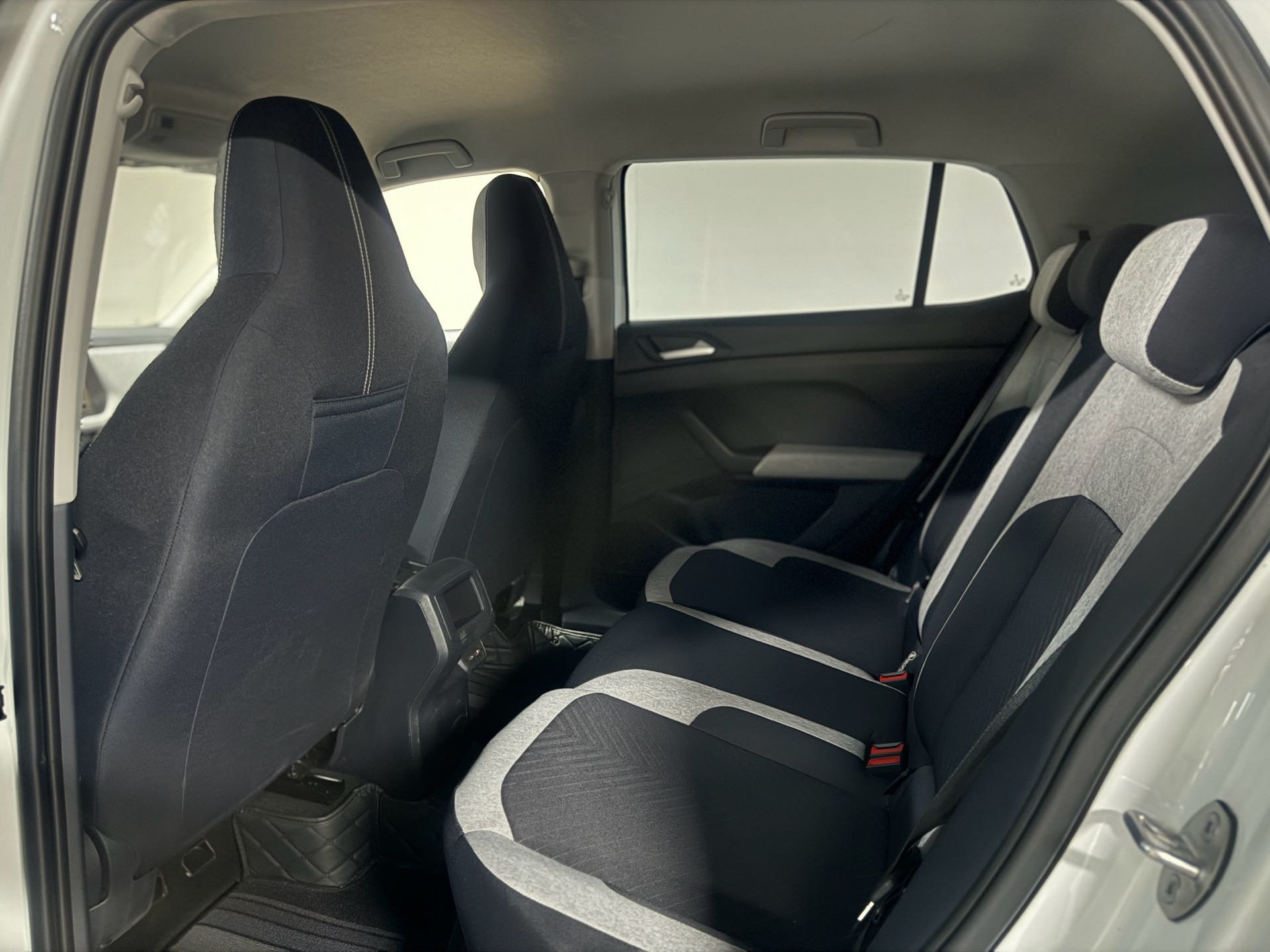 Volkswagen Tharu 2025 car image #6