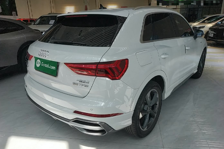 Audi Q3 2021 car image #7