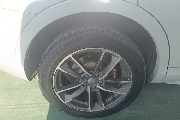 Audi Q3 2016 car image #10