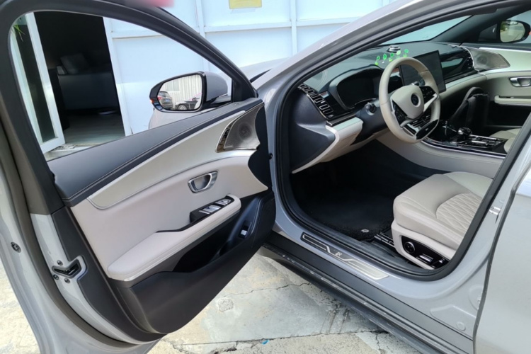 BYD Han 2024 car image #16