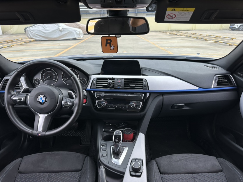 BMW 3 Series 2018 car image #6