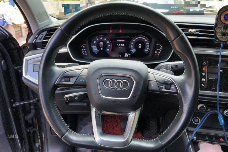 Audi Q3 2020 car image #12