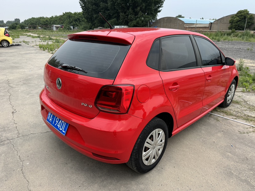 Volkswagen Polo 2015 car image #5