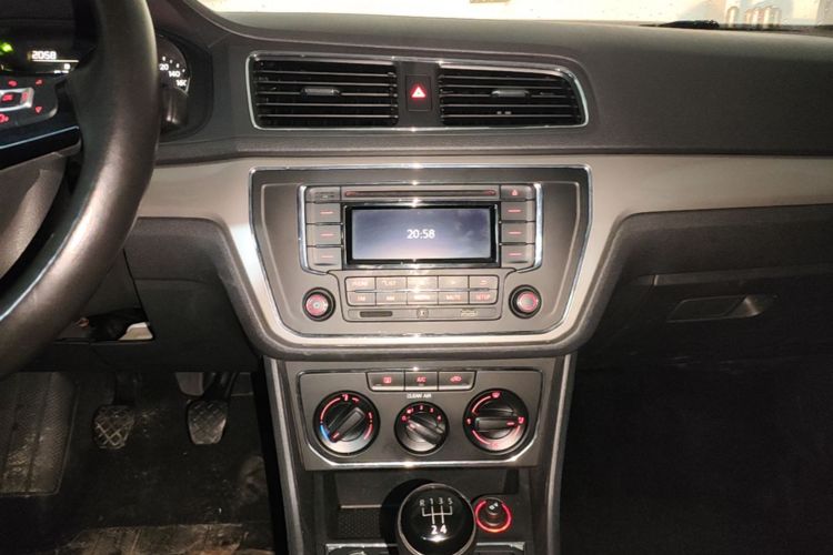 Volkswagen Lavida 2017 car image #17