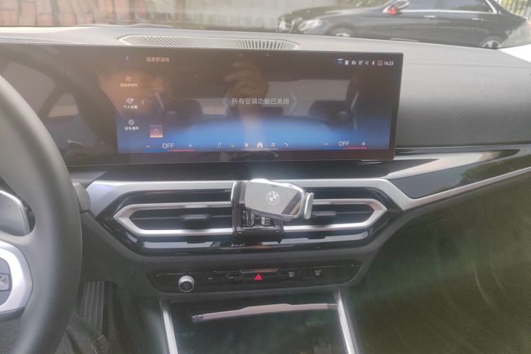 BMW 3 Series 2024 imagen de coche #13