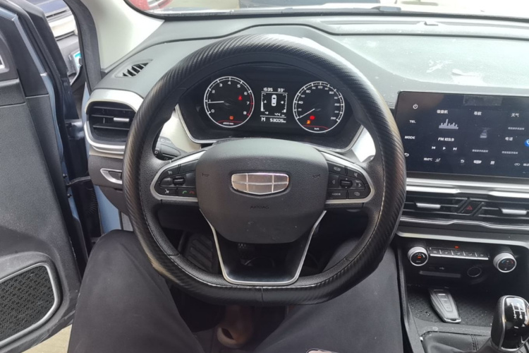 GEELY Coolray 2024 car image #11