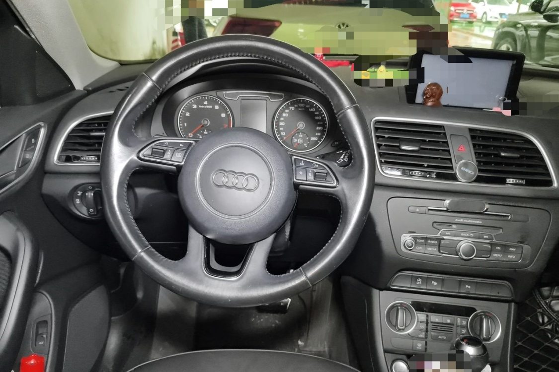 Audi Q3 2016 car image #22