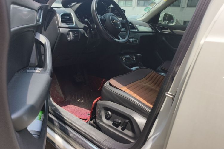 Audi Q3 2016 car image #18