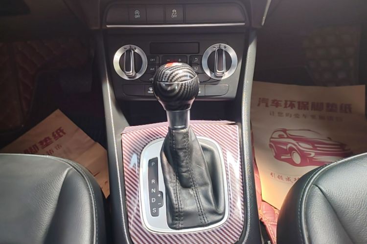 Audi Q3 2015 car image #14