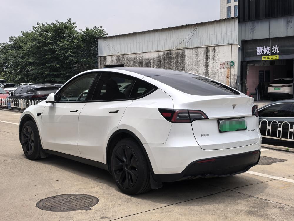 Tesla Model Y 2024 car image #5