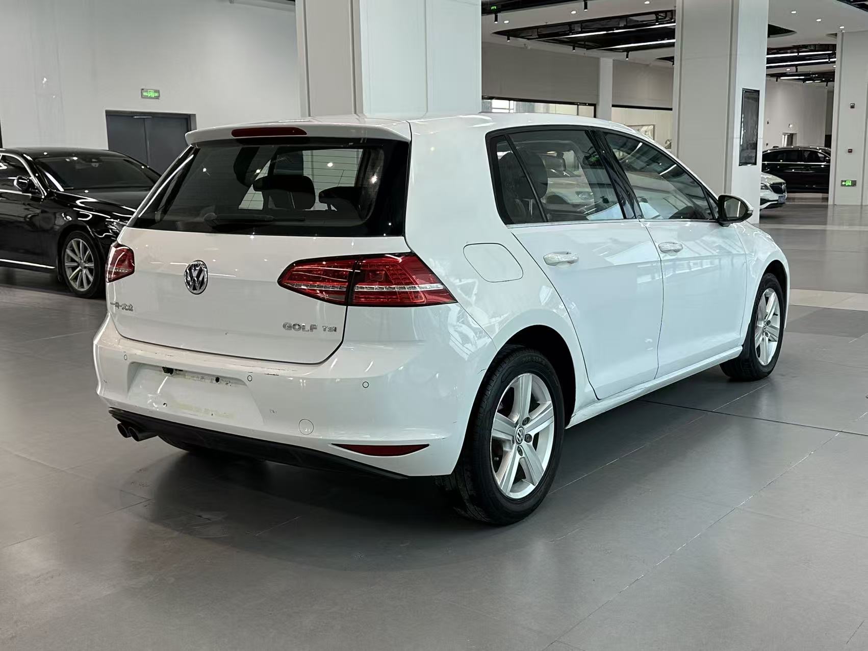 Volkswagen Golf 2014 car image #9