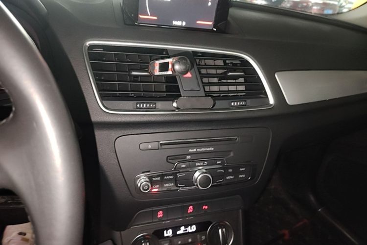 Audi Q3 2018 immagine di auto #13