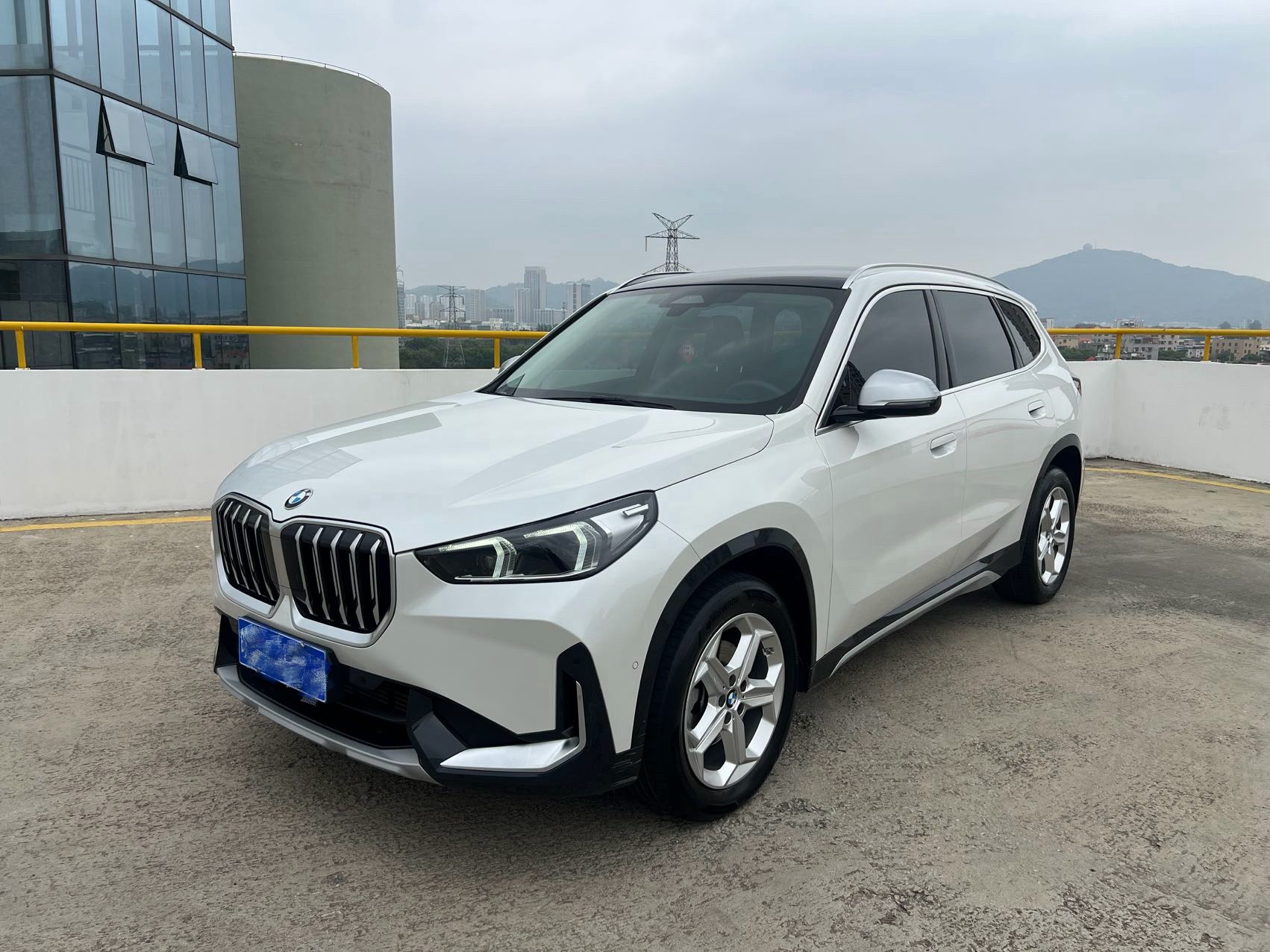 BMW X1 2023 car image 
