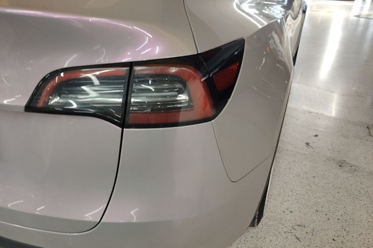 Tesla Model Y 2023 car image #8
