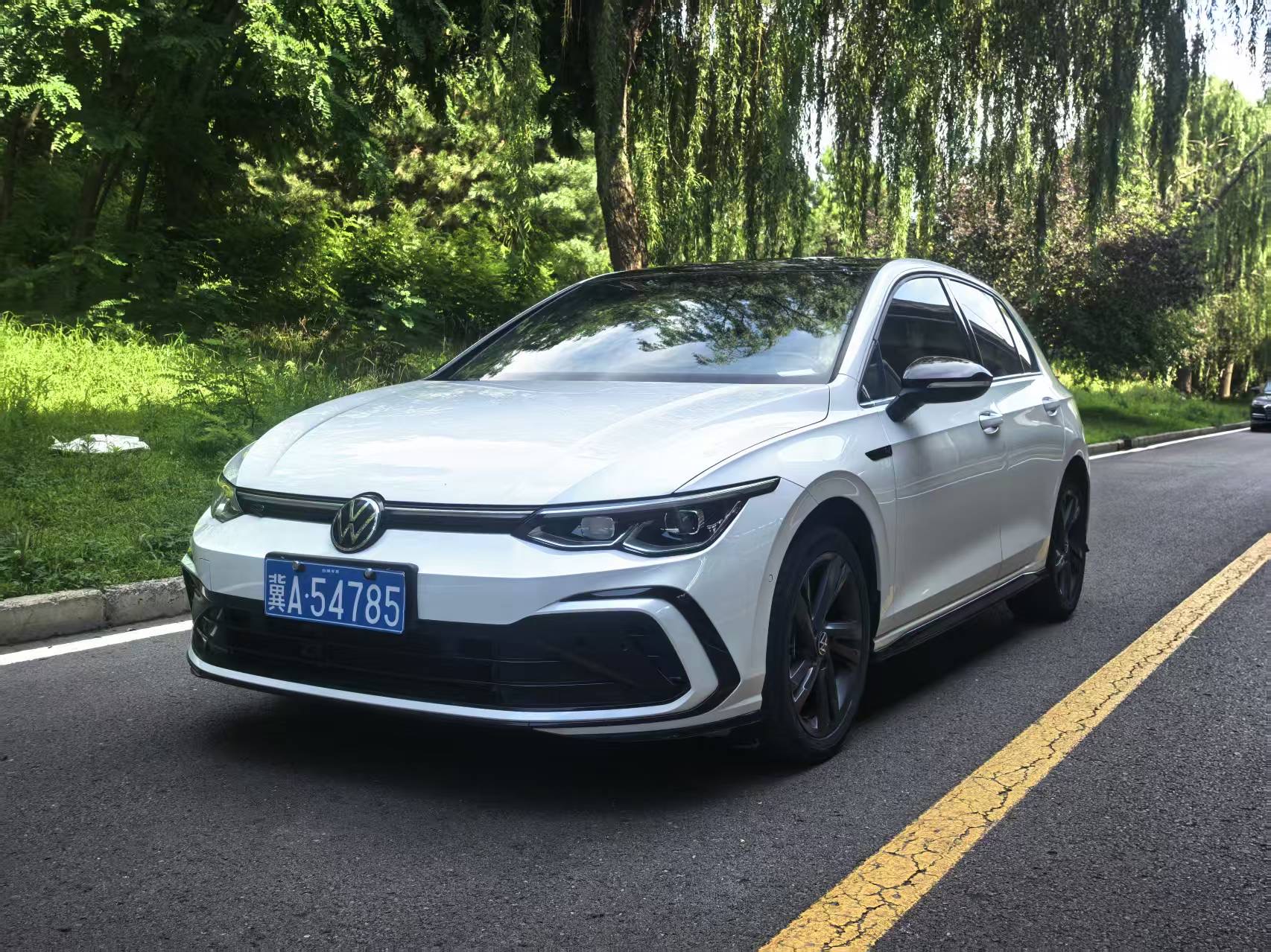 Volkswagen Golf 2023 car image #2