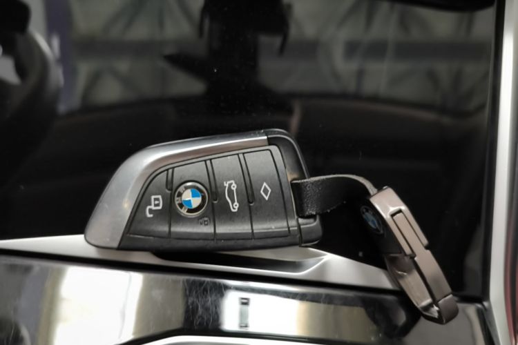 BMW 3 Series 2024 #9 BMW 3 Series 2024 car image #9