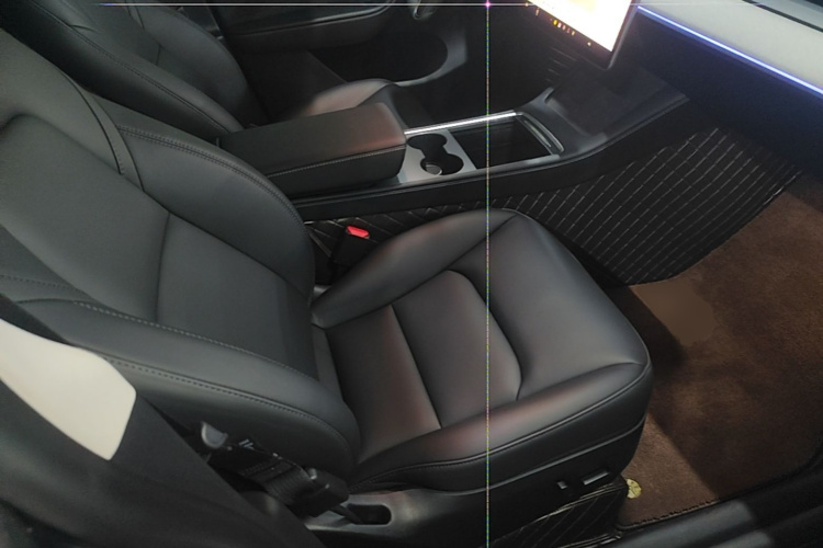 Tesla Model Y 2024 car image #24