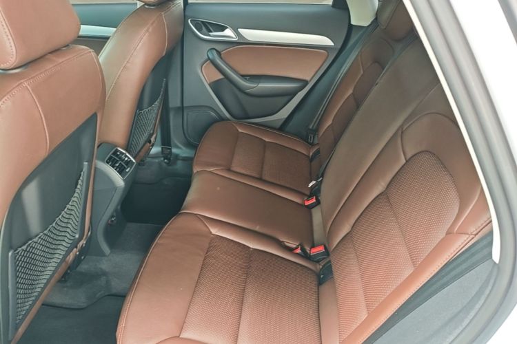 Audi Q3 2019 car image #17