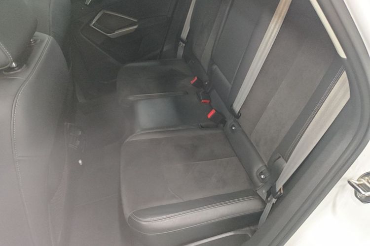 Audi Q3 2019 car image #17