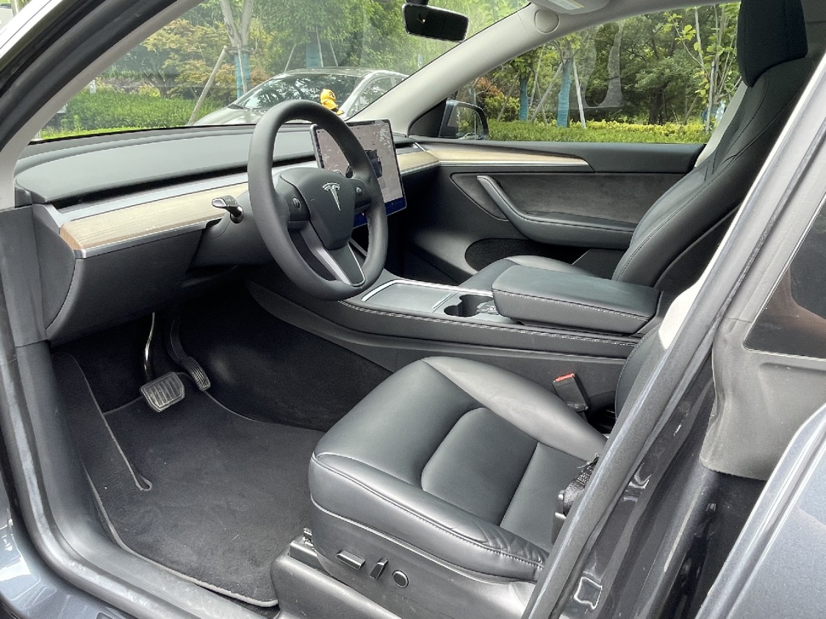 Tesla Model Y 2022 car image #4