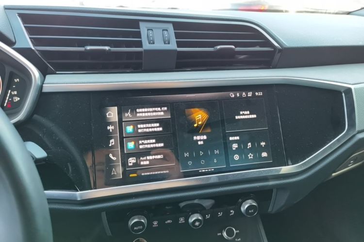 Audi Q3 2025 car image #13