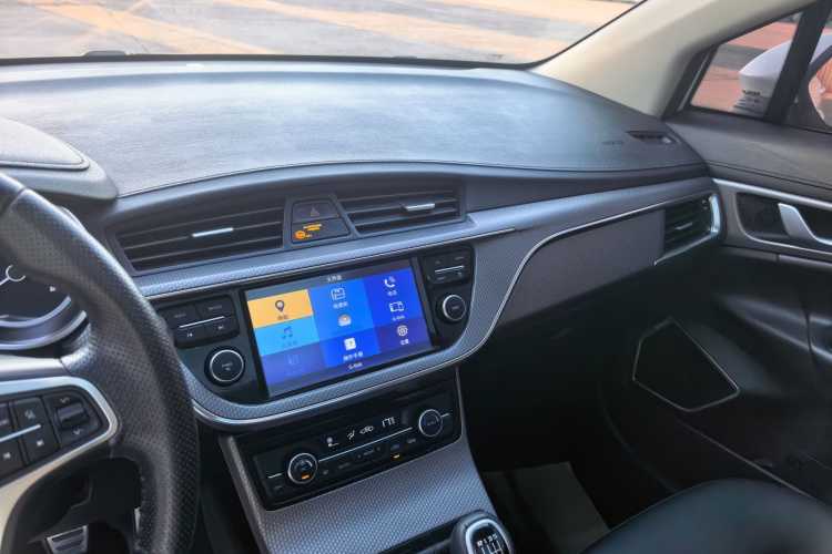 GEELY Emgrand GS 2018 car image #17