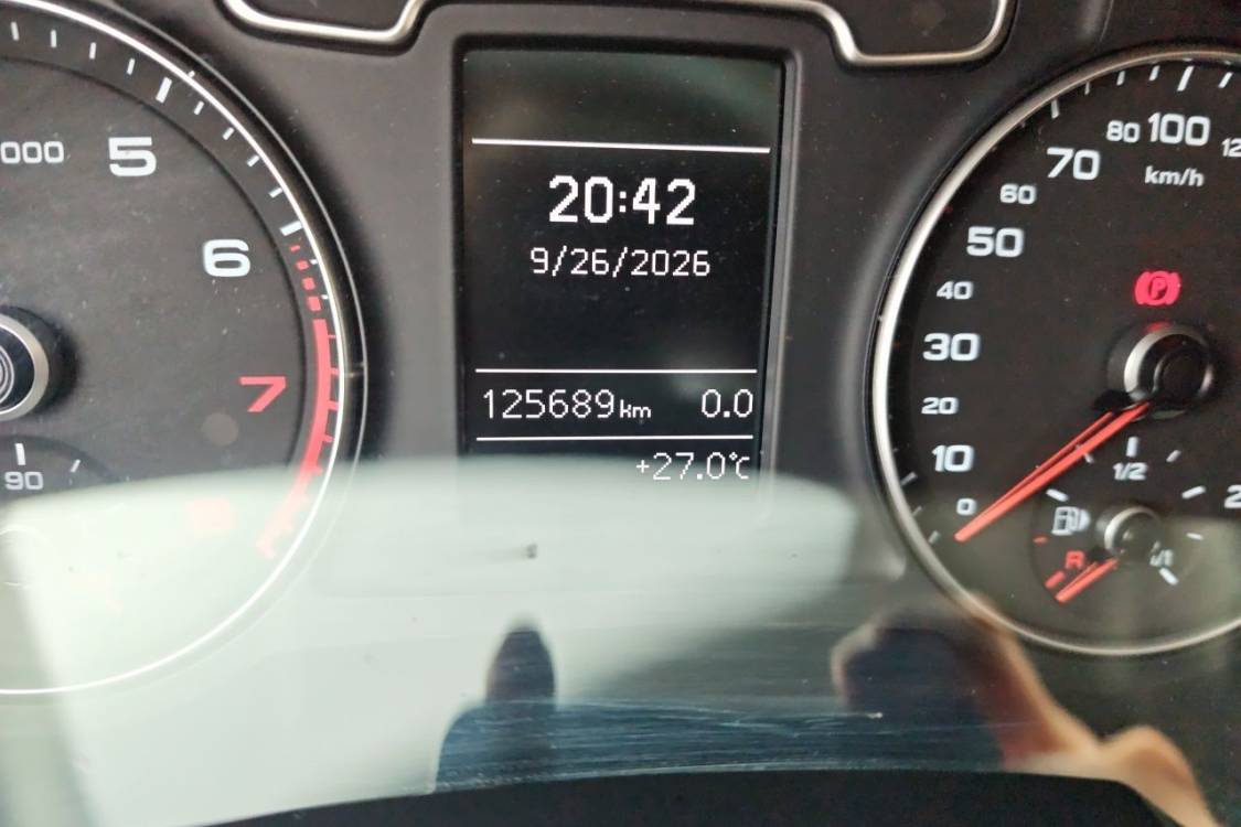 Audi Q3 2015 car image #25