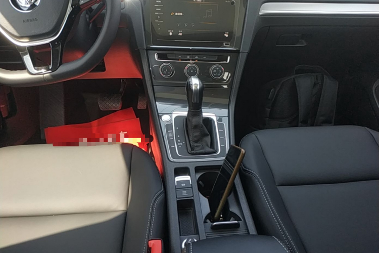 Volkswagen Golf 2020 car image #14