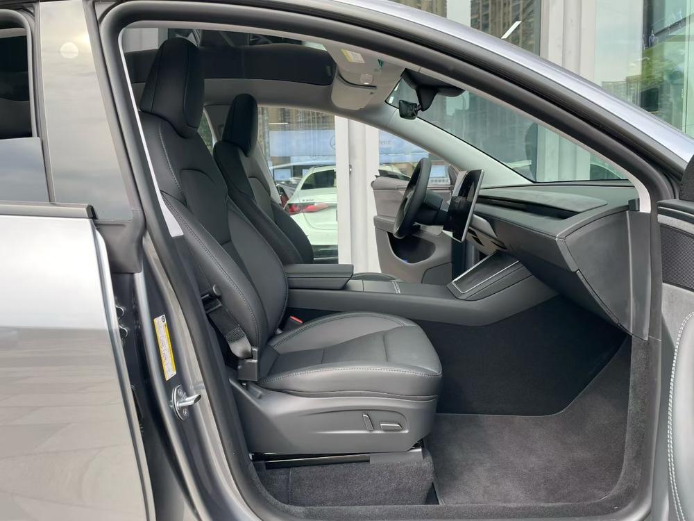 Tesla Model Y 2025 #15 Tesla Model Y 2025 car image #15