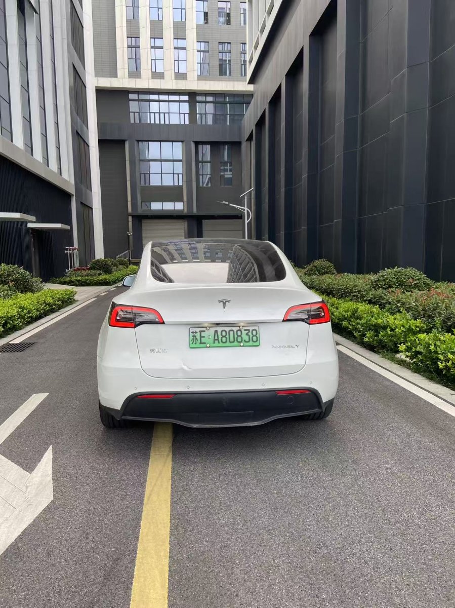 Tesla Model Y 2022 #5 Tesla Model Y 2022 car image #5