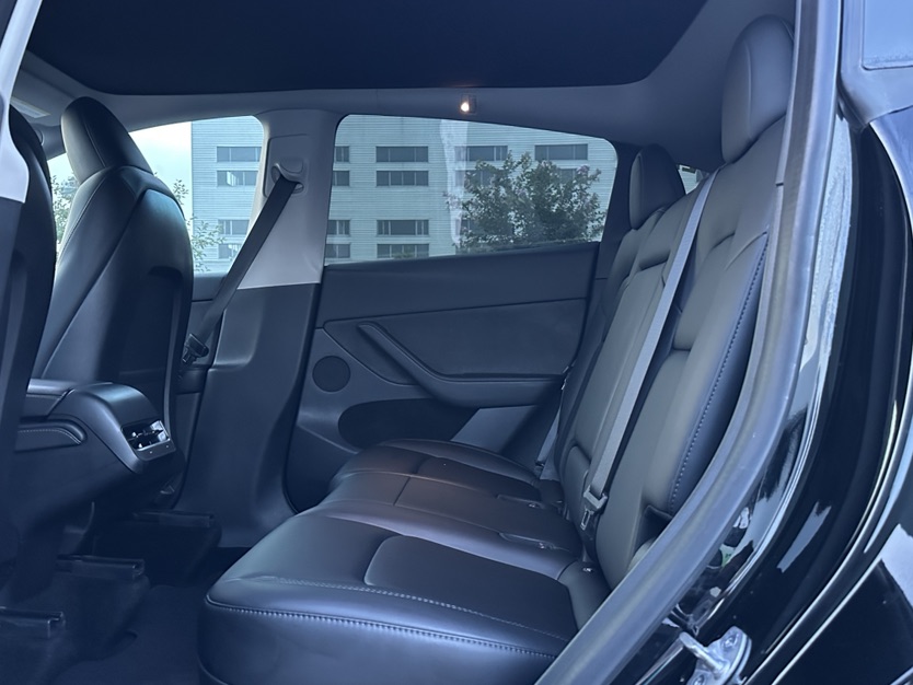 Tesla Model Y 2023 car image #7