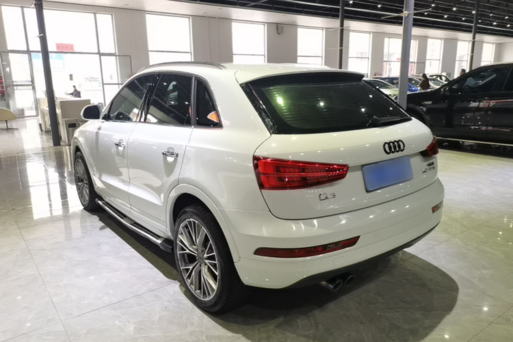 Audi Q3 2018 car image #7