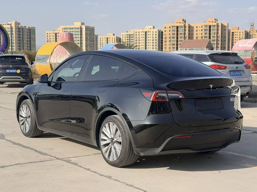 Tesla Model Y 2023 #9 Tesla Model Y 2023 car image #9