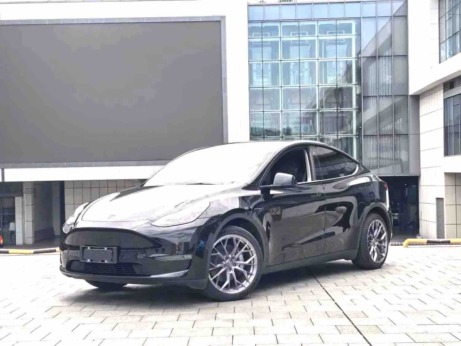 Tesla Model Y 2021 Tesla Model Y 2021 car image